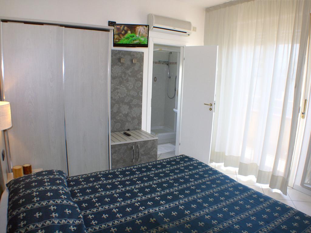 Hotel Europa Park Лидо ди Спина Екстериор снимка