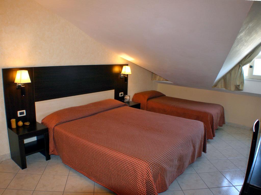 Hotel Europa Park Лидо ди Спина Екстериор снимка